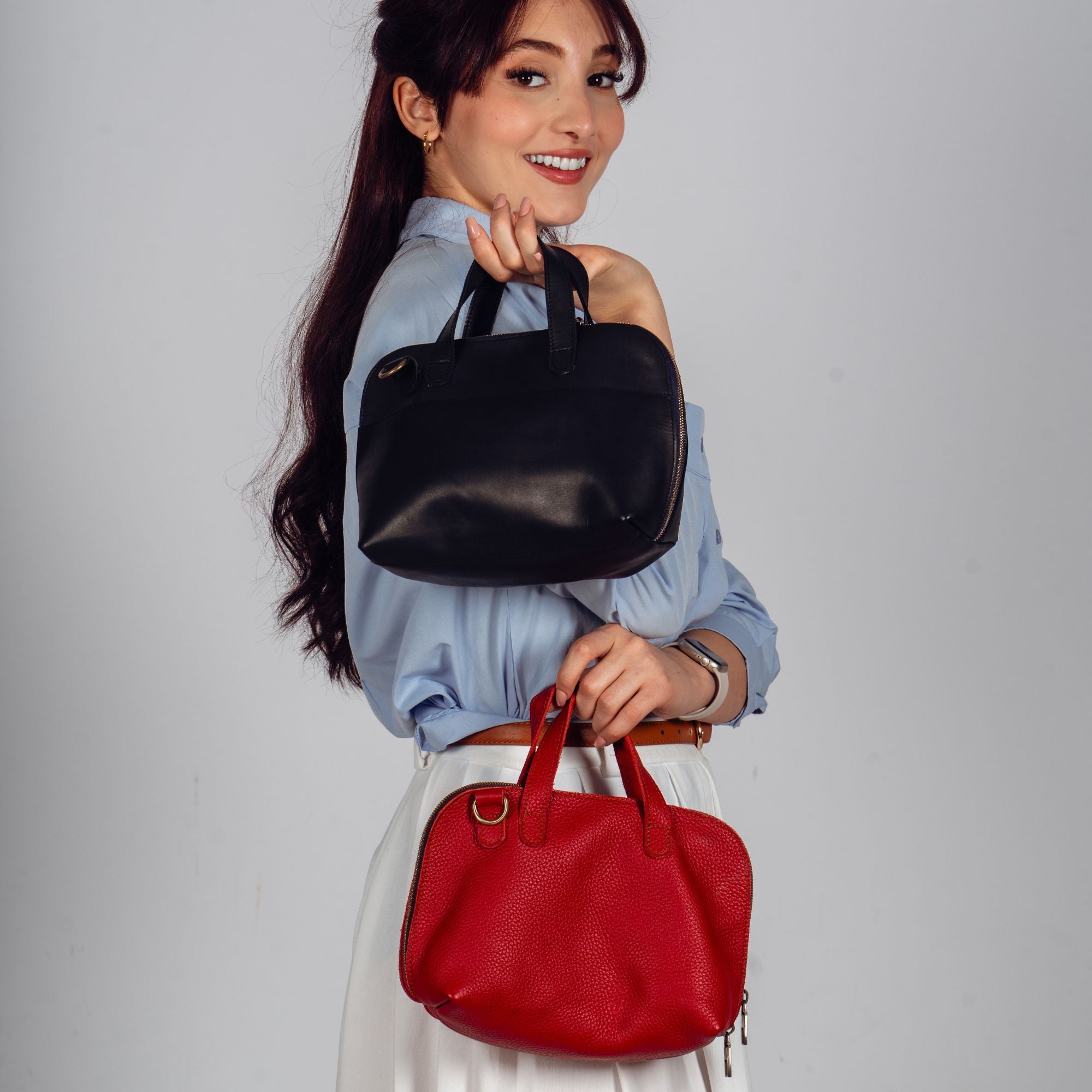 Minimalist Leather Elegance: The Perfect Companion