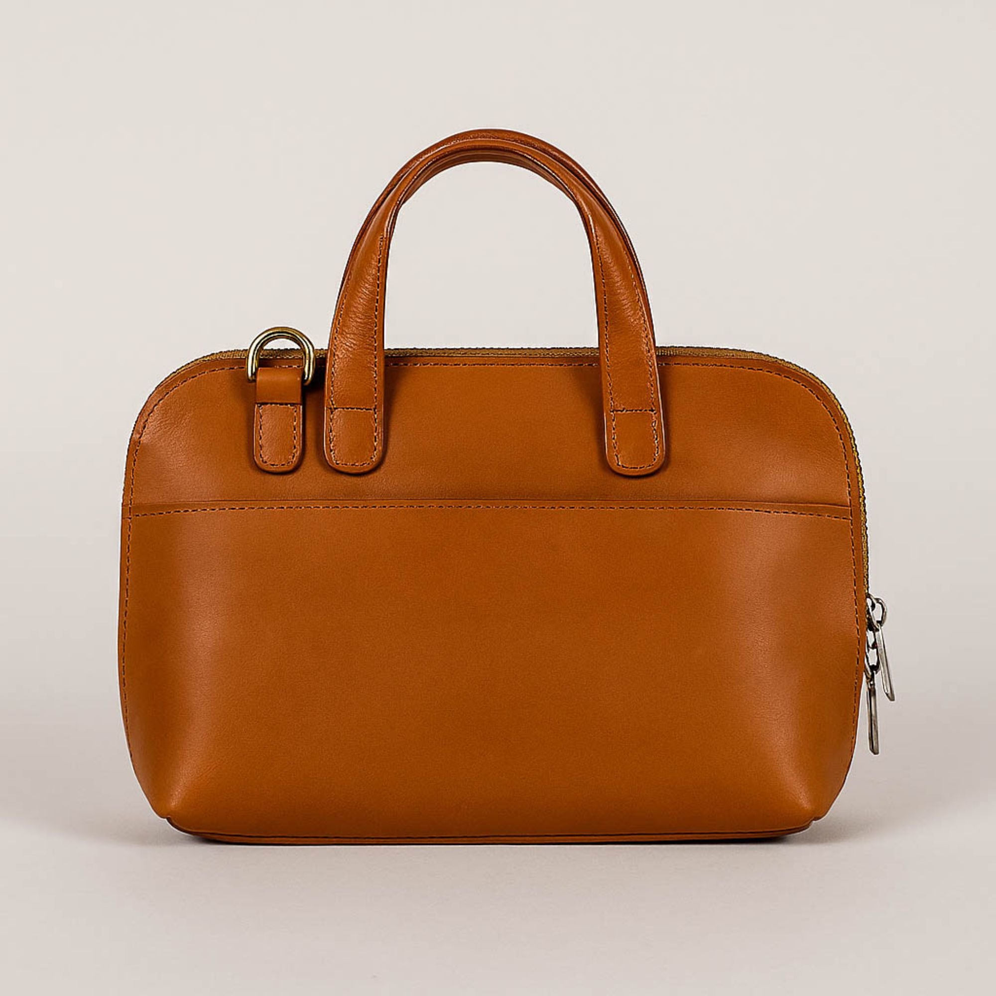 Minimalist Leather Elegance: The Perfect Companion