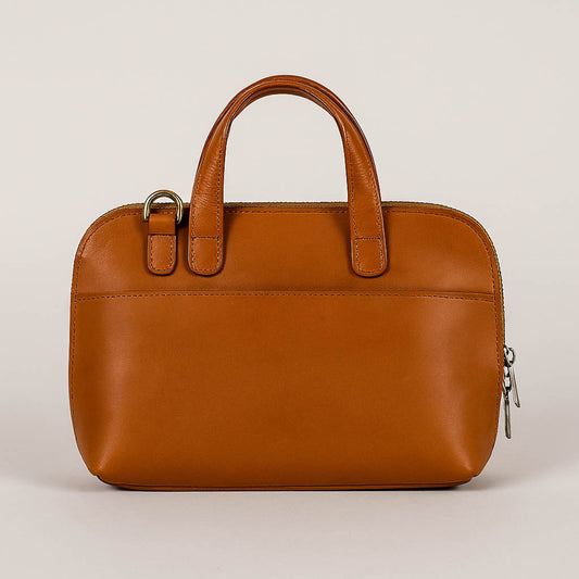 Minimalist Leather Elegance: The Perfect Companion
