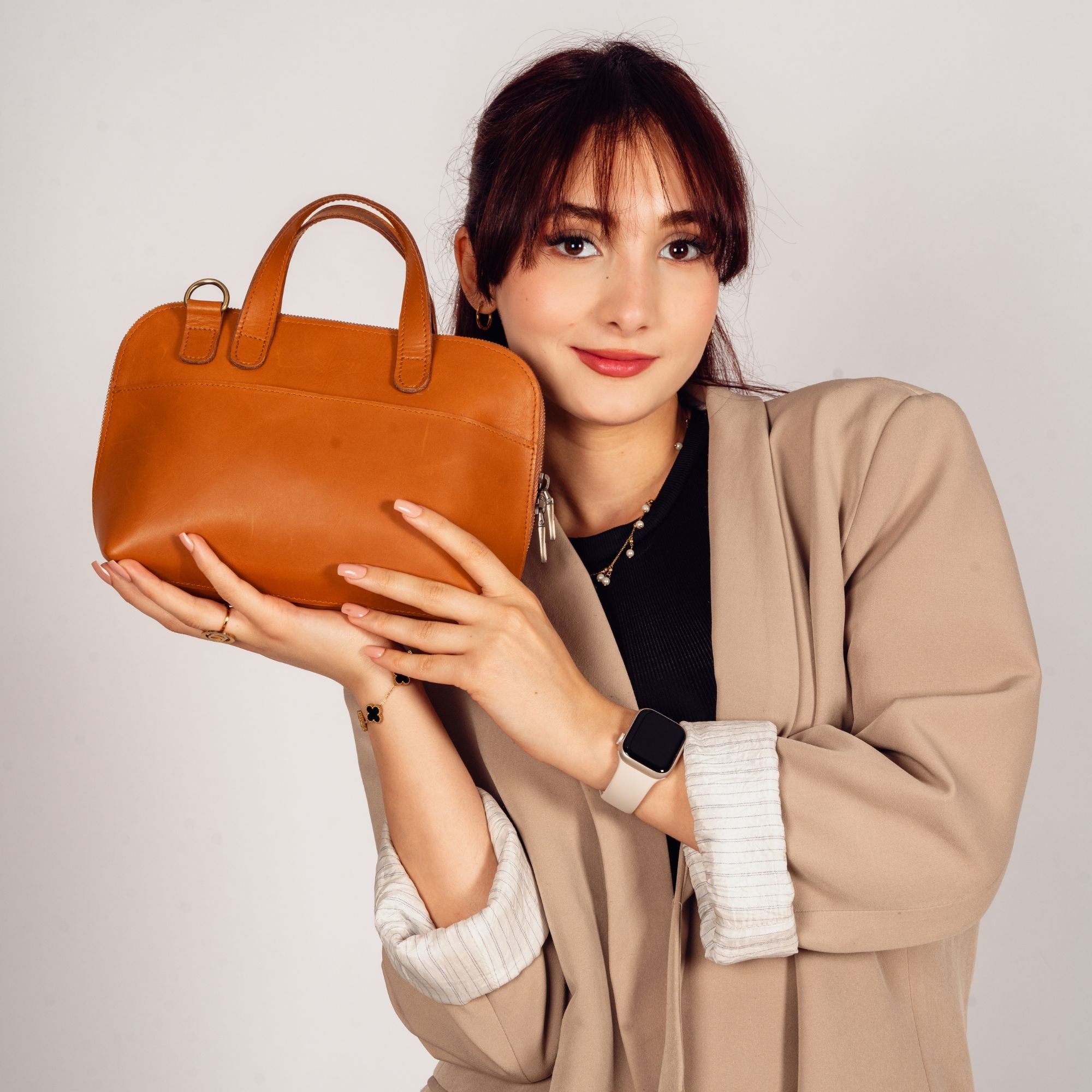 Minimalist Leather Elegance: The Perfect Companion