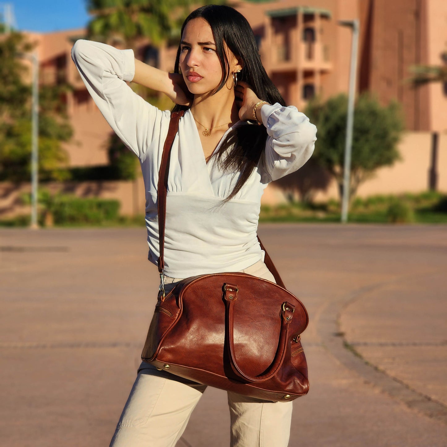 Women's Chic Leather Duffel: Ideal for Weekends