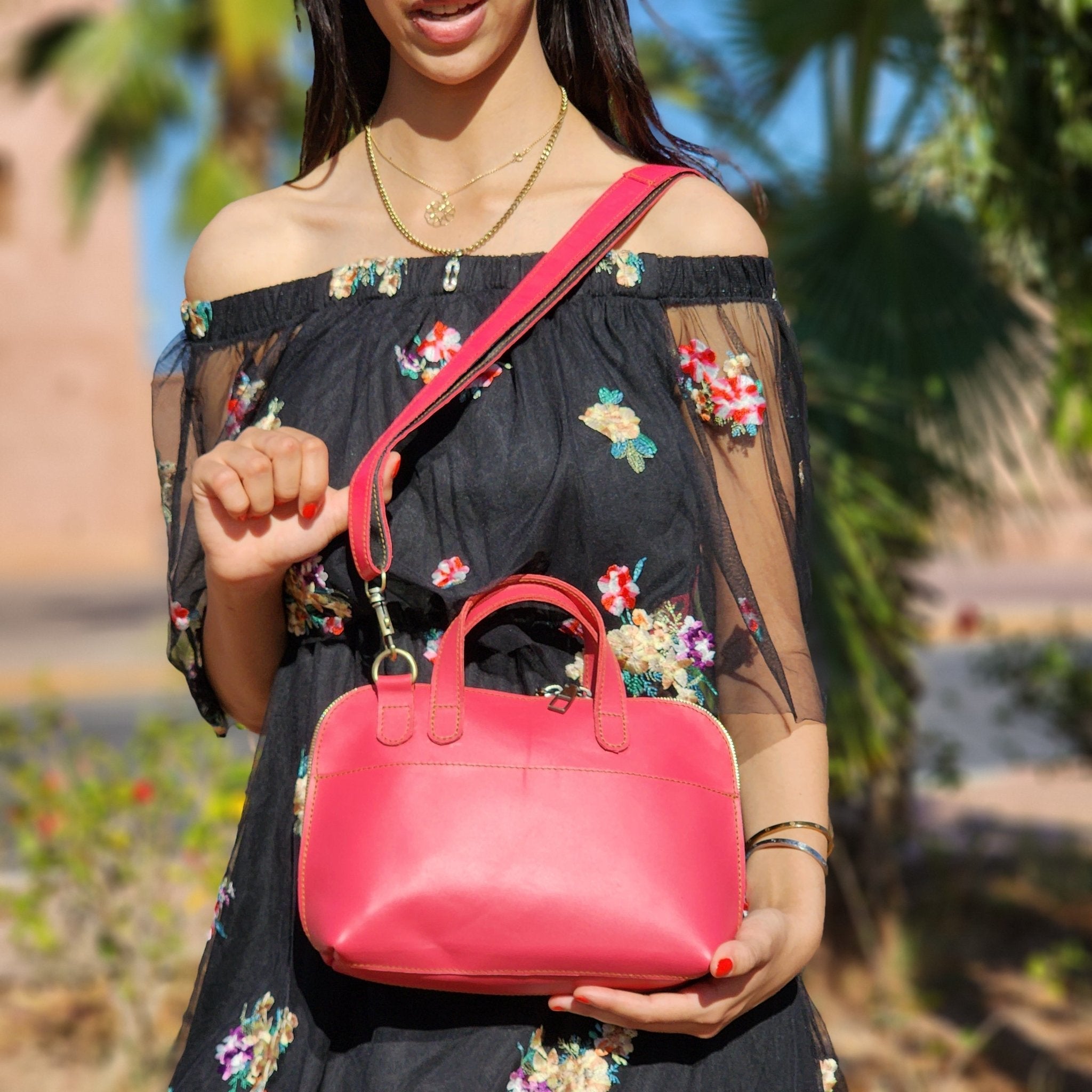 Minimalist Leather Elegance: The Perfect Companion