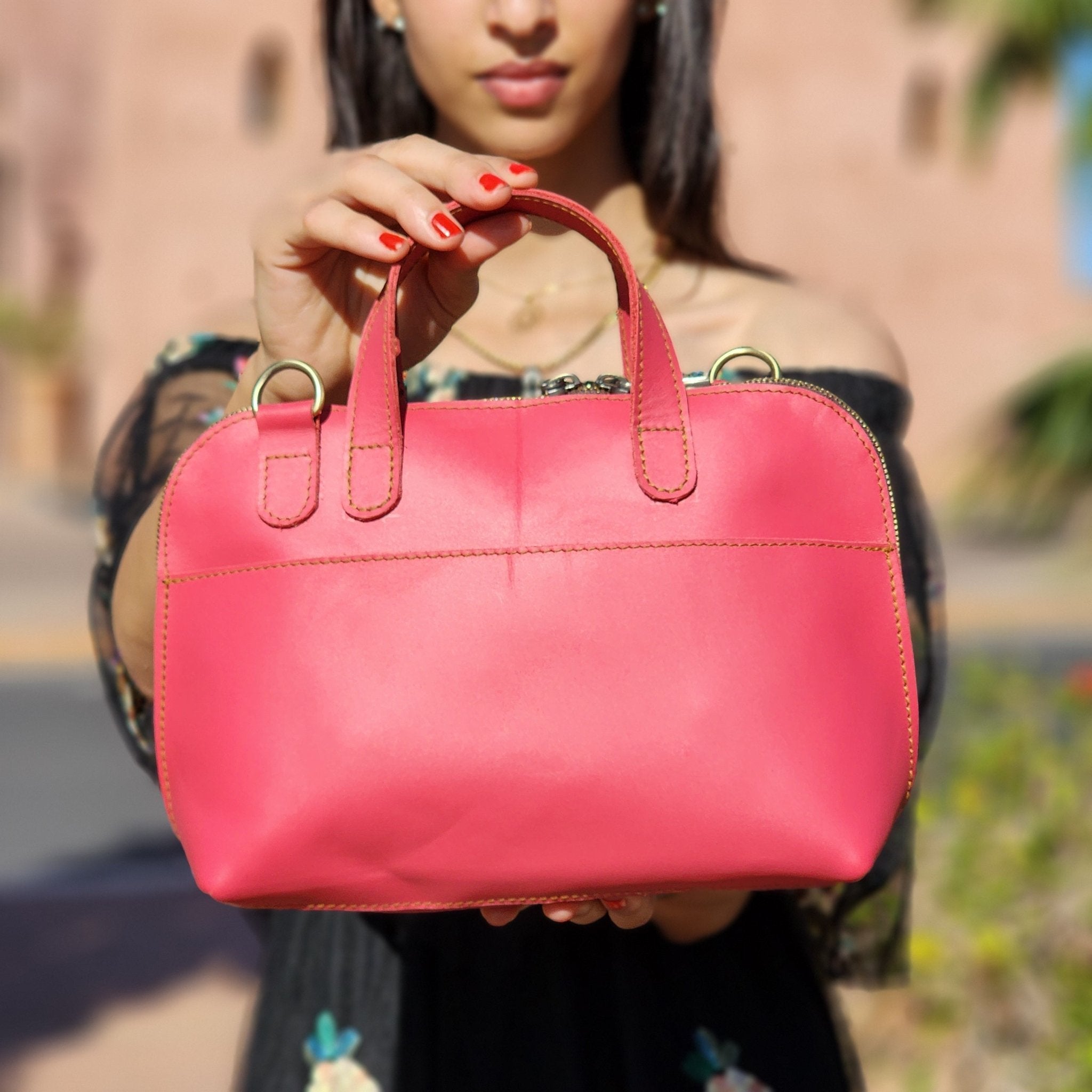 Minimalist Leather Elegance: The Perfect Companion
