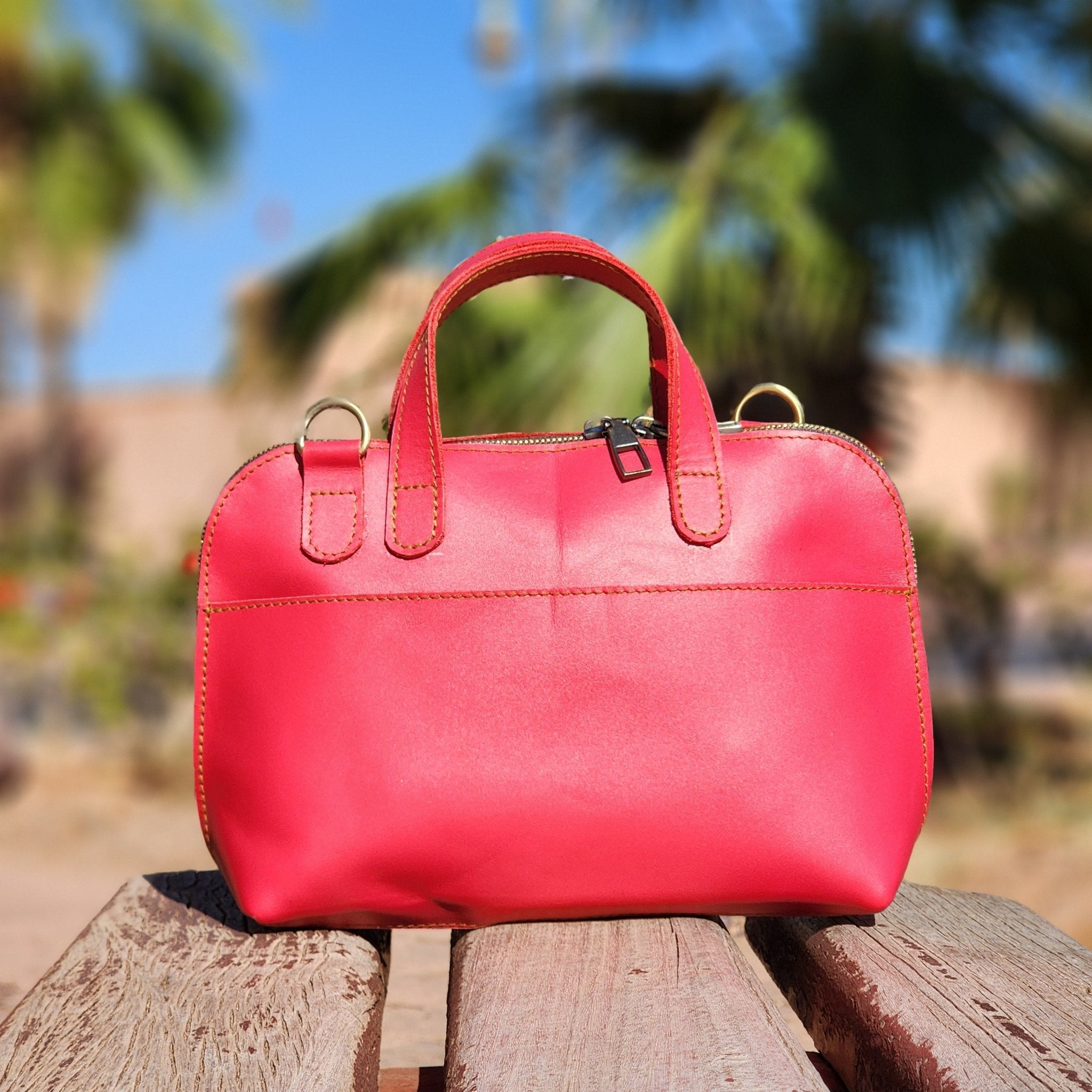 Minimalist Leather Elegance: The Perfect Companion