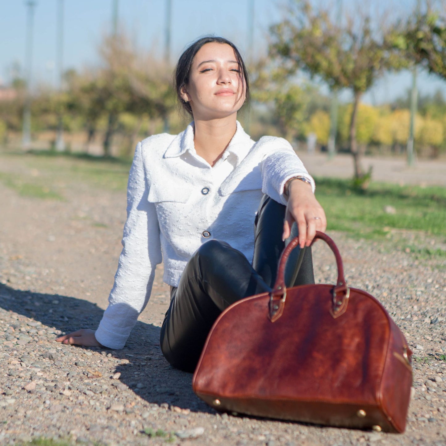 Women's Chic Leather Duffel: Ideal for Weekends