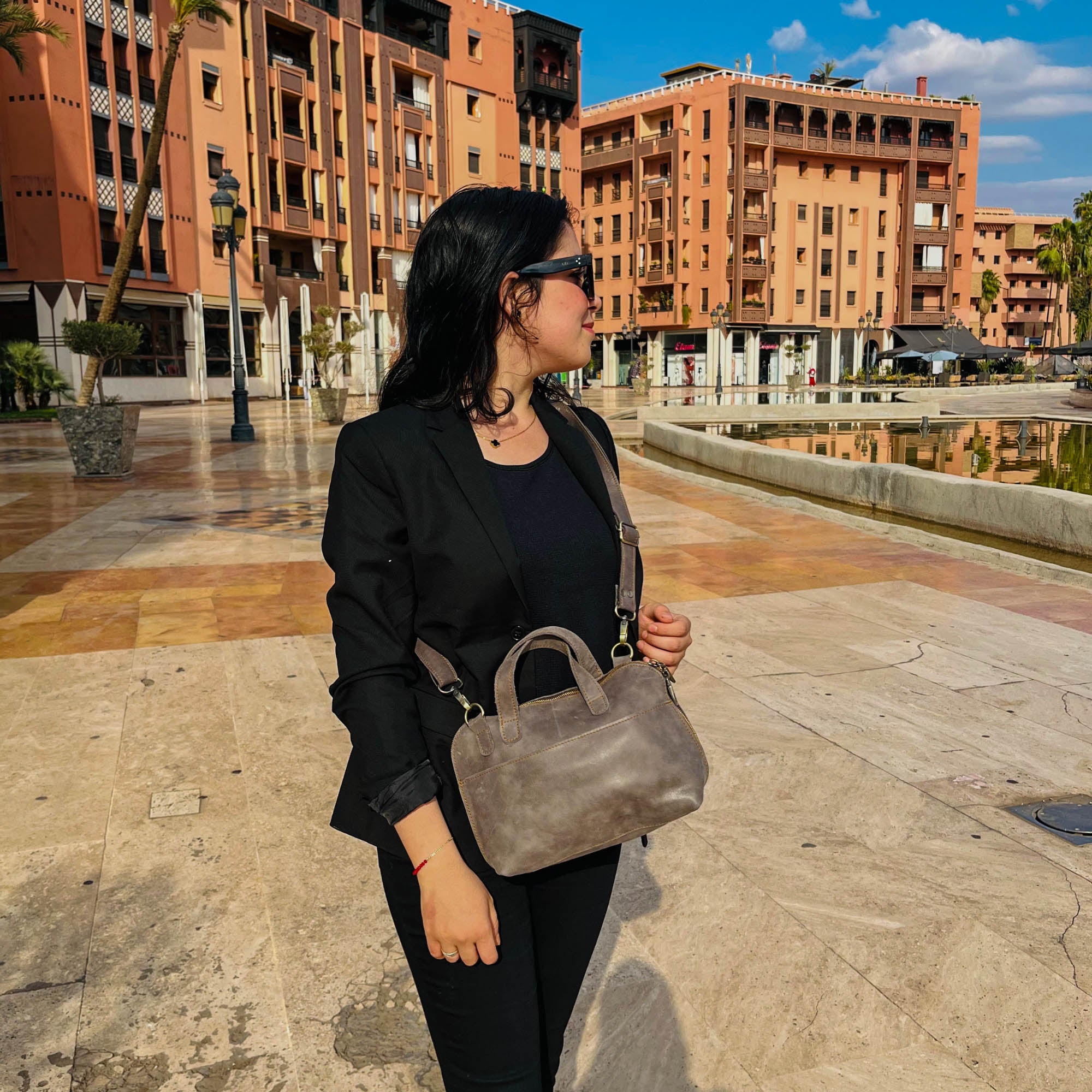 Minimalist Leather Elegance: The Perfect Companion