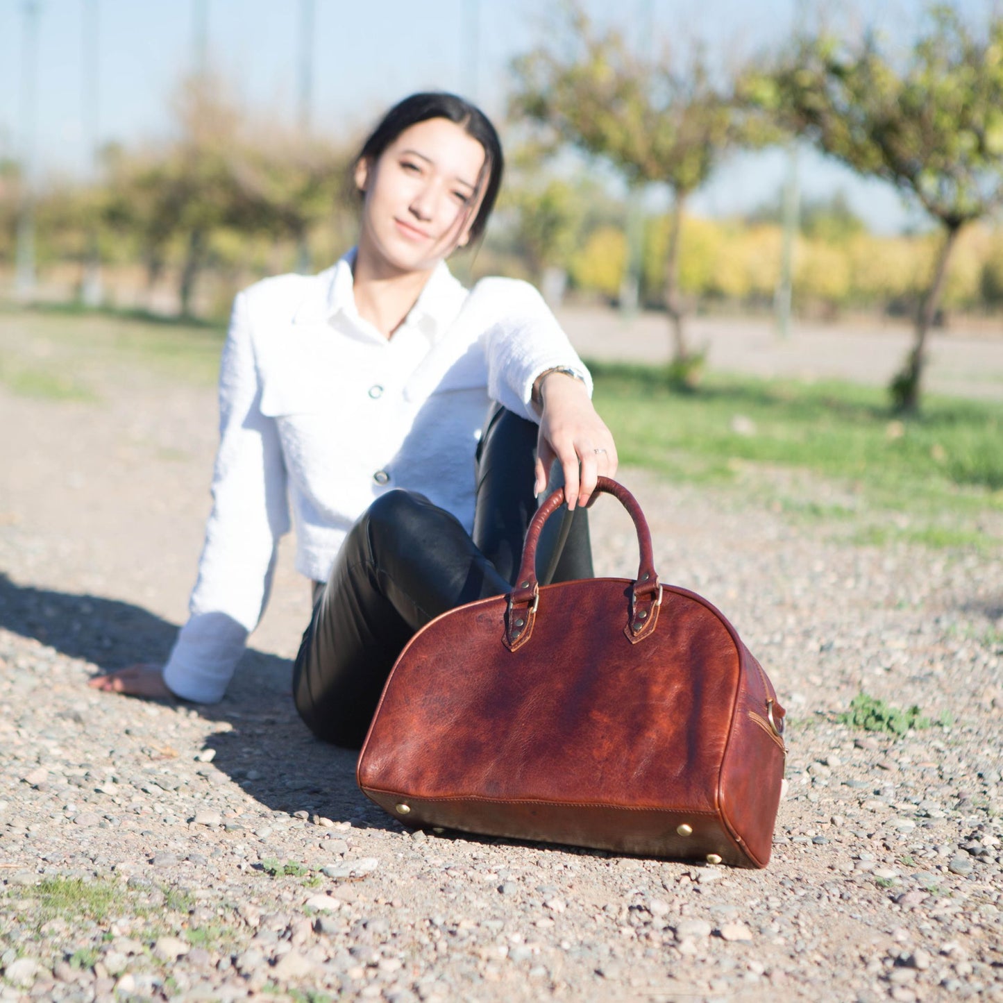 Women's Chic Leather Duffel: Ideal for Weekends