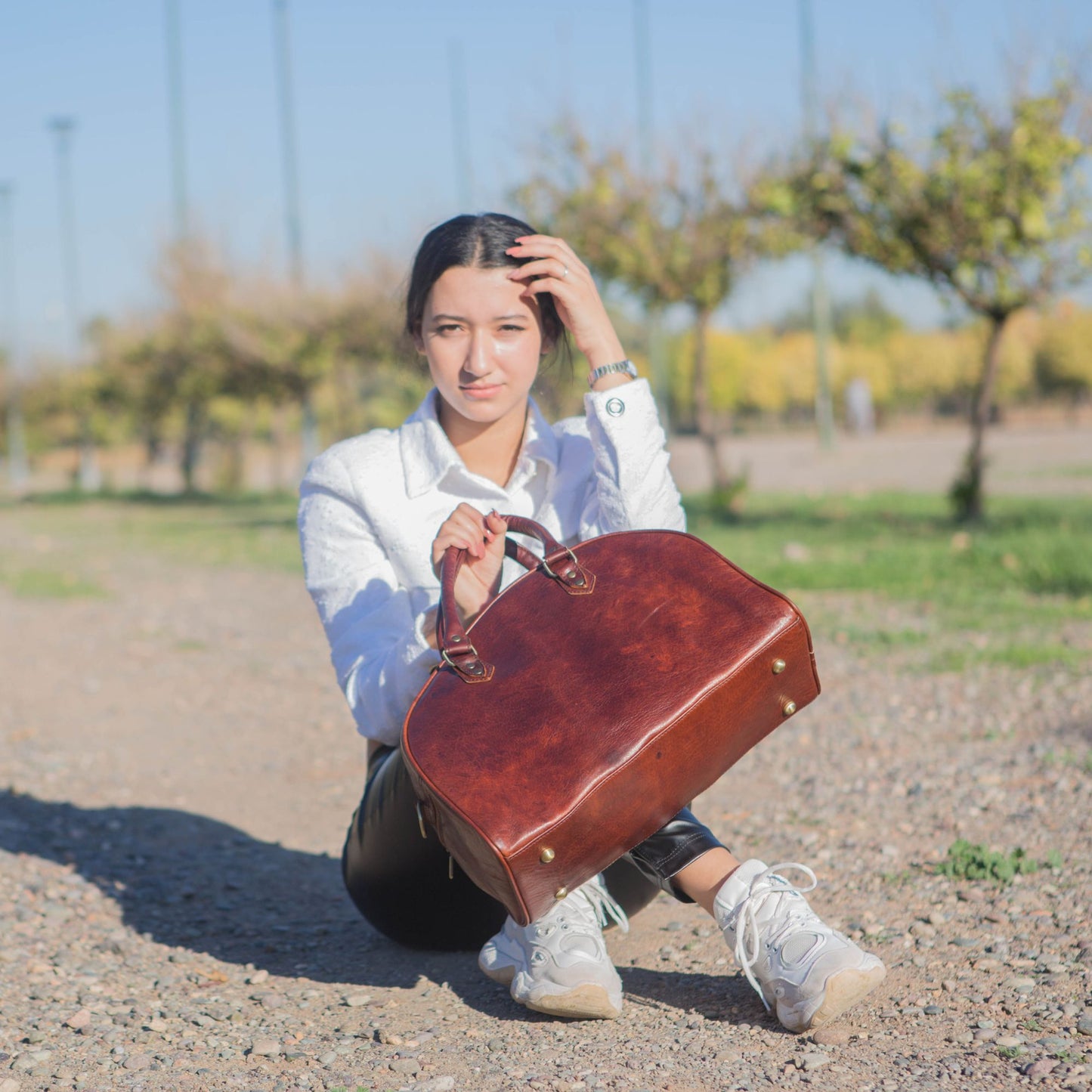 Women's Chic Leather Duffel: Ideal for Weekends