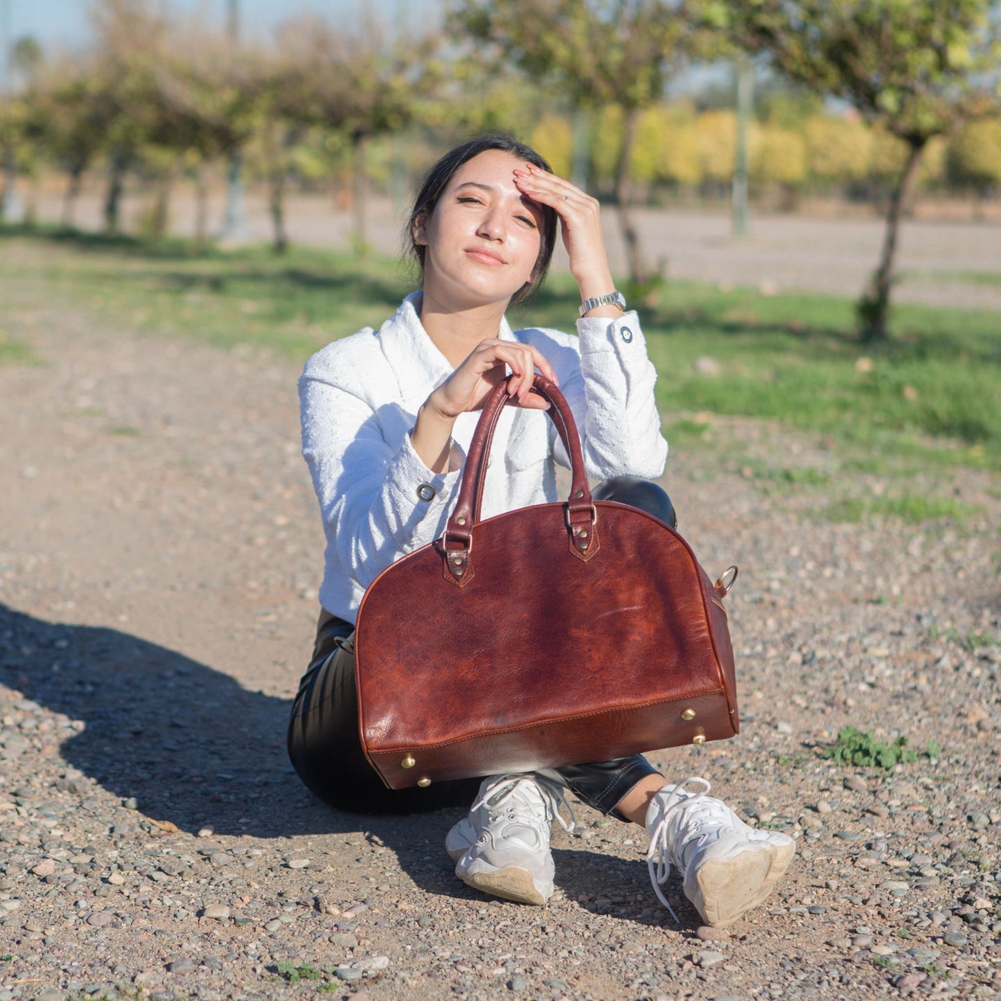 Women's Chic Leather Duffel: Ideal for Weekends