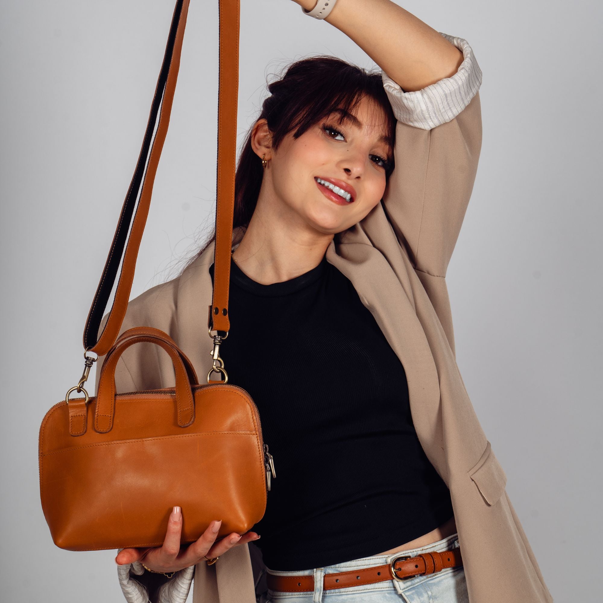 Minimalist Leather Elegance: The Perfect Companion