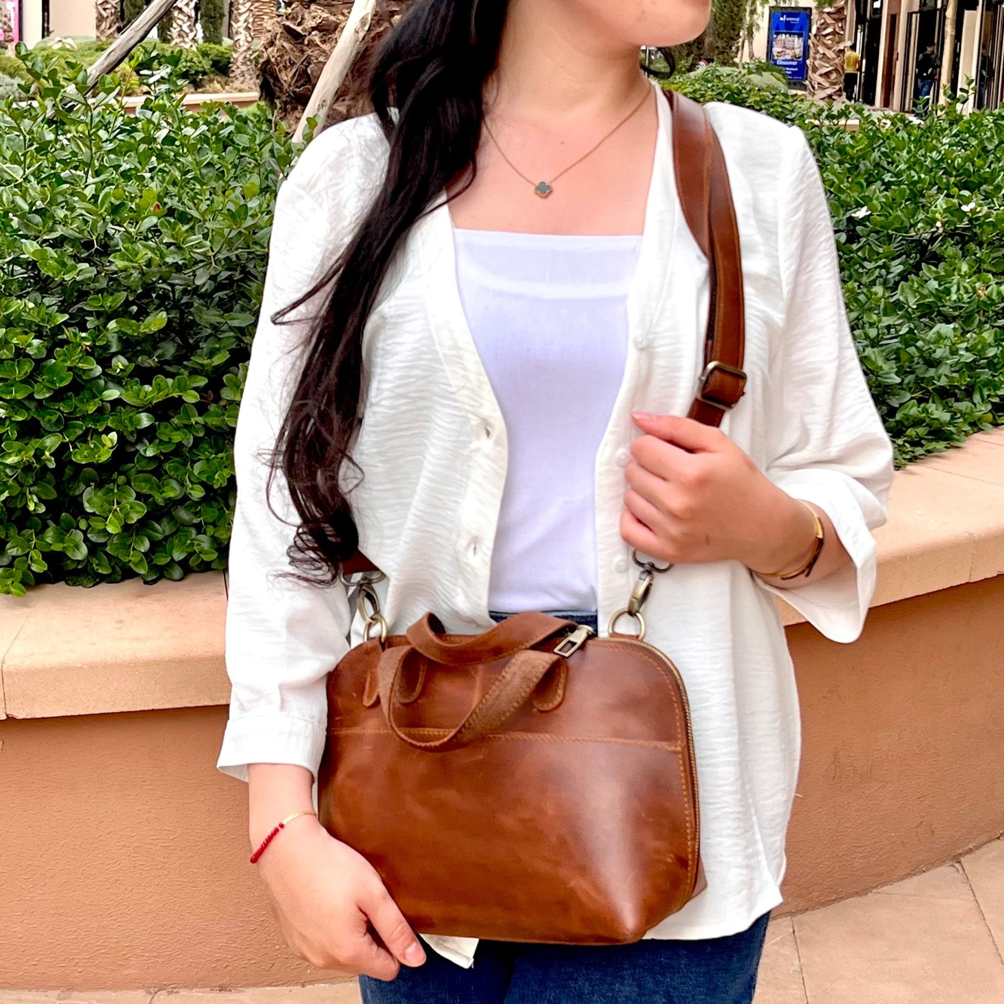 Minimalist Leather Elegance: The Perfect Companion