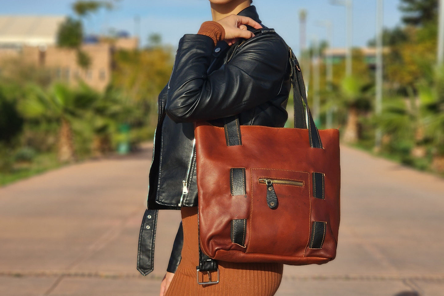 Chic Leather Shoulder Tote Bag with Elegant Black Handles