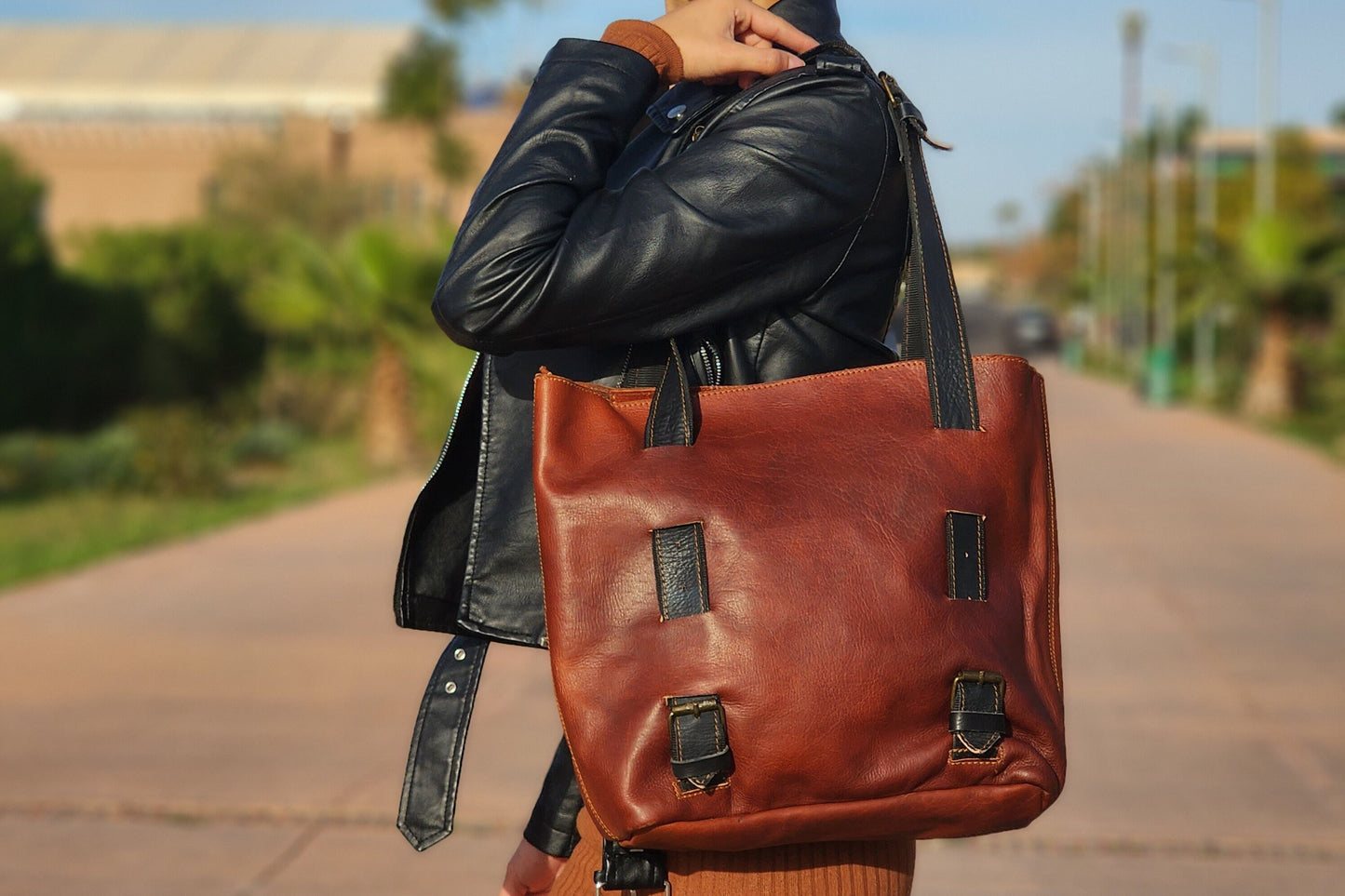 Chic Leather Shoulder Tote Bag with Elegant Black Handles